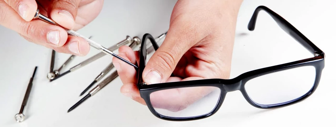 Choosing the Right Glasses for Better Vision and Eye Health